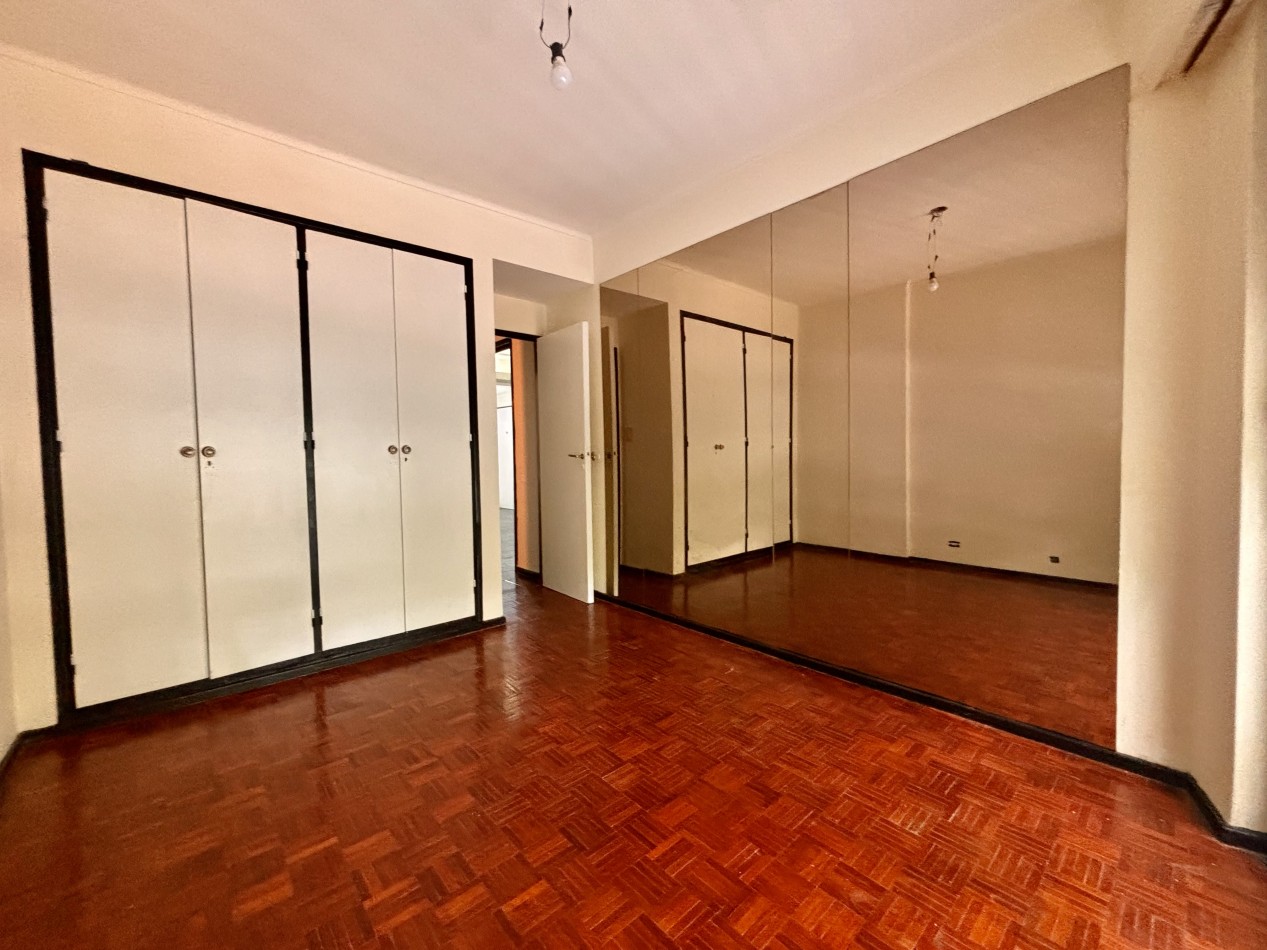 3 ambientes al frente co habitacion de servicio y Baulera