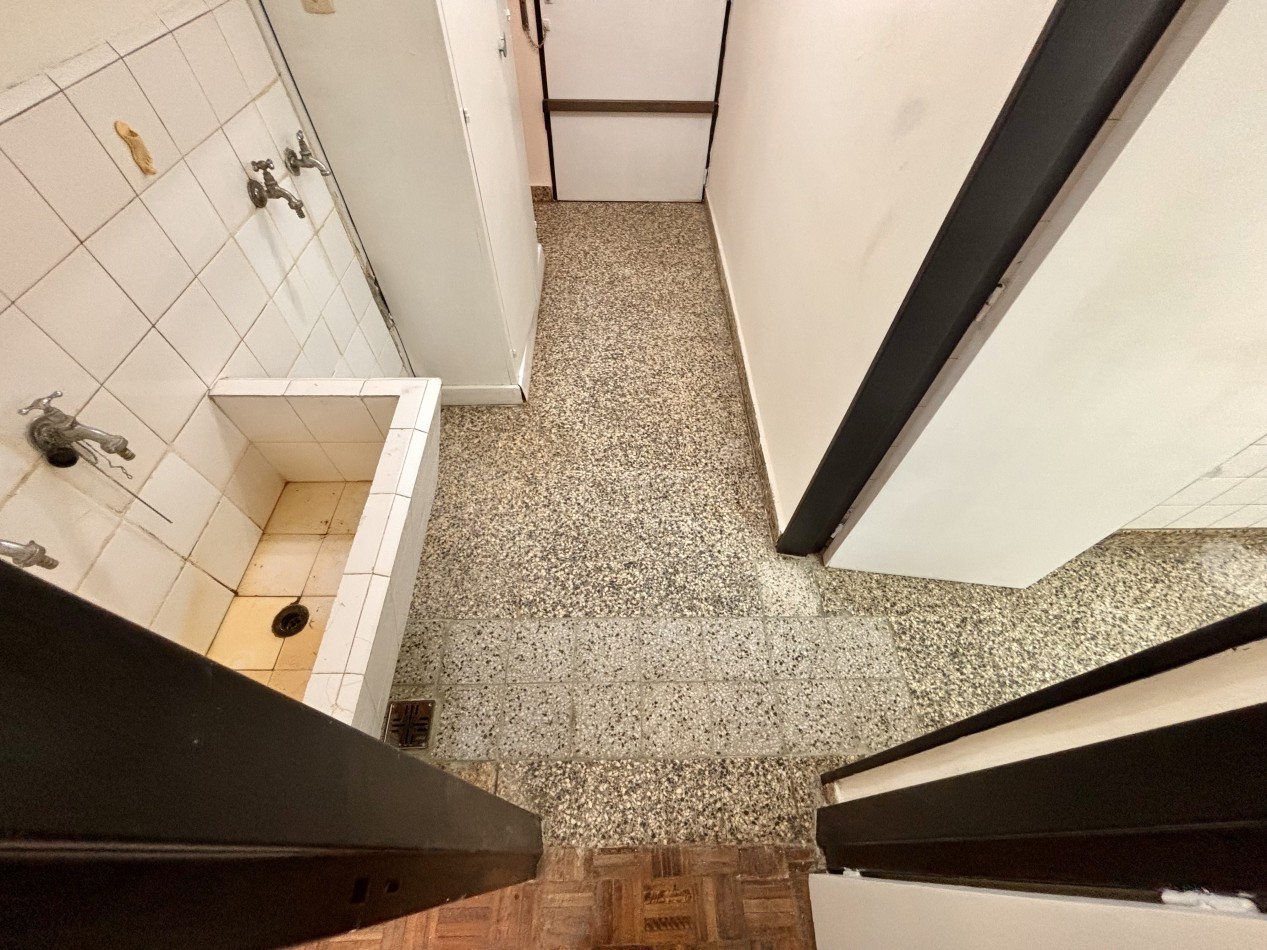 3 ambientes al frente co habitacion de servicio y Baulera