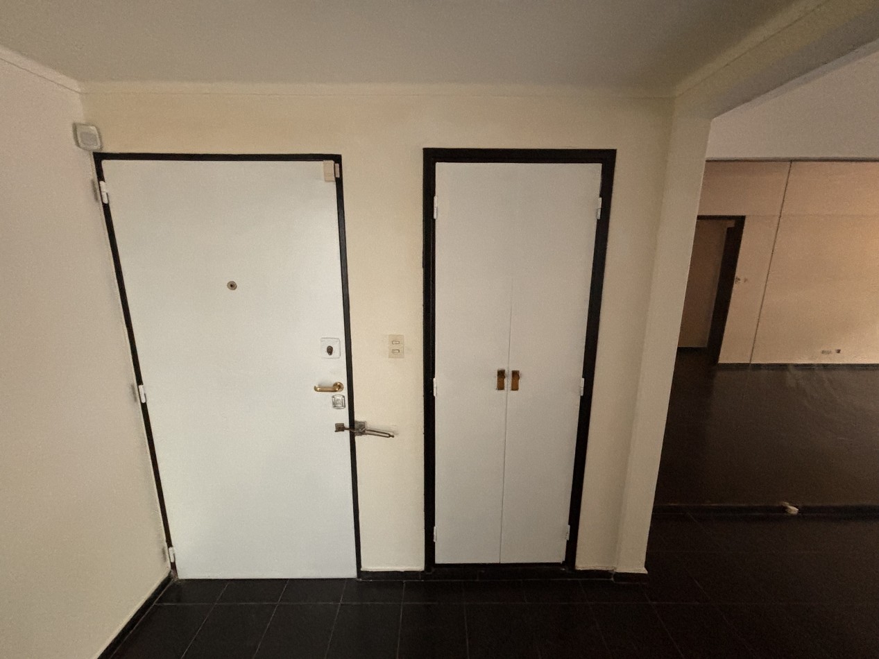 3 ambientes al frente co habitacion de servicio y Baulera