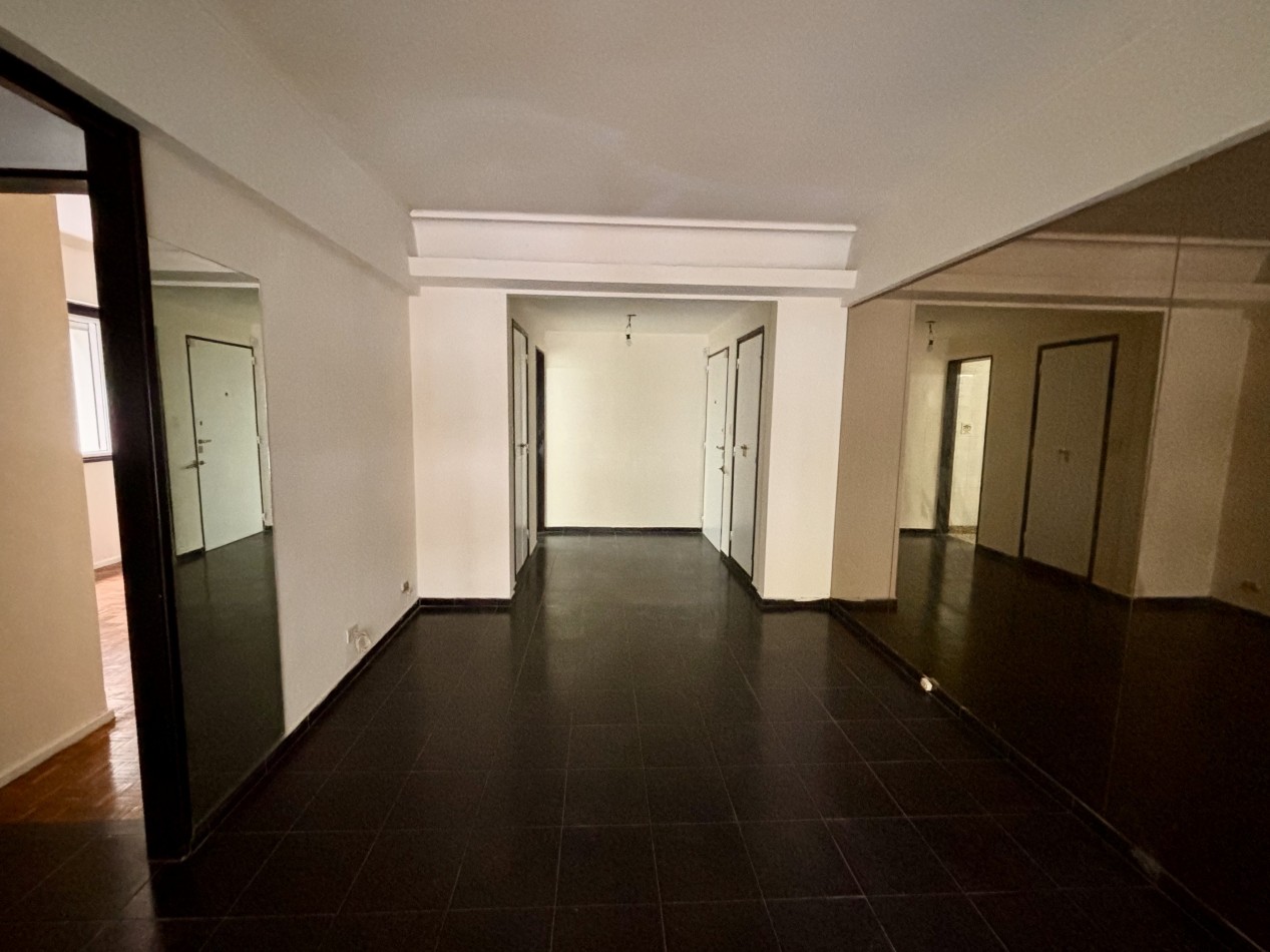 3 ambientes al frente co habitacion de servicio y Baulera