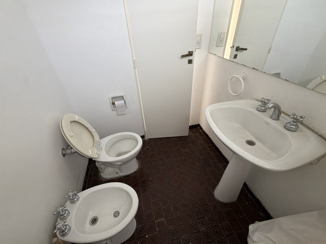 2 ambientes con balcon muy luminosos 