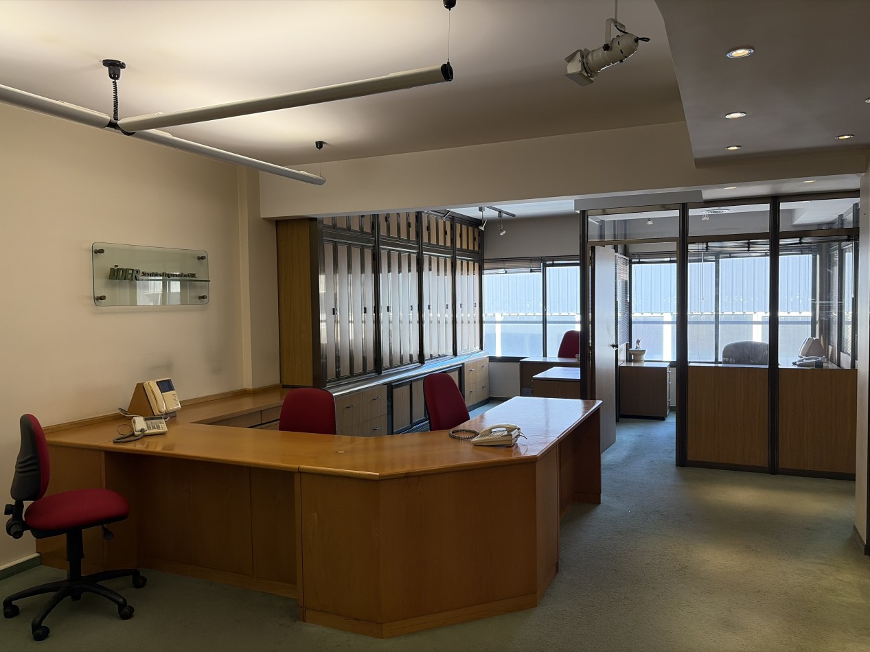 Hermosa y muy funcional oficina en venta 