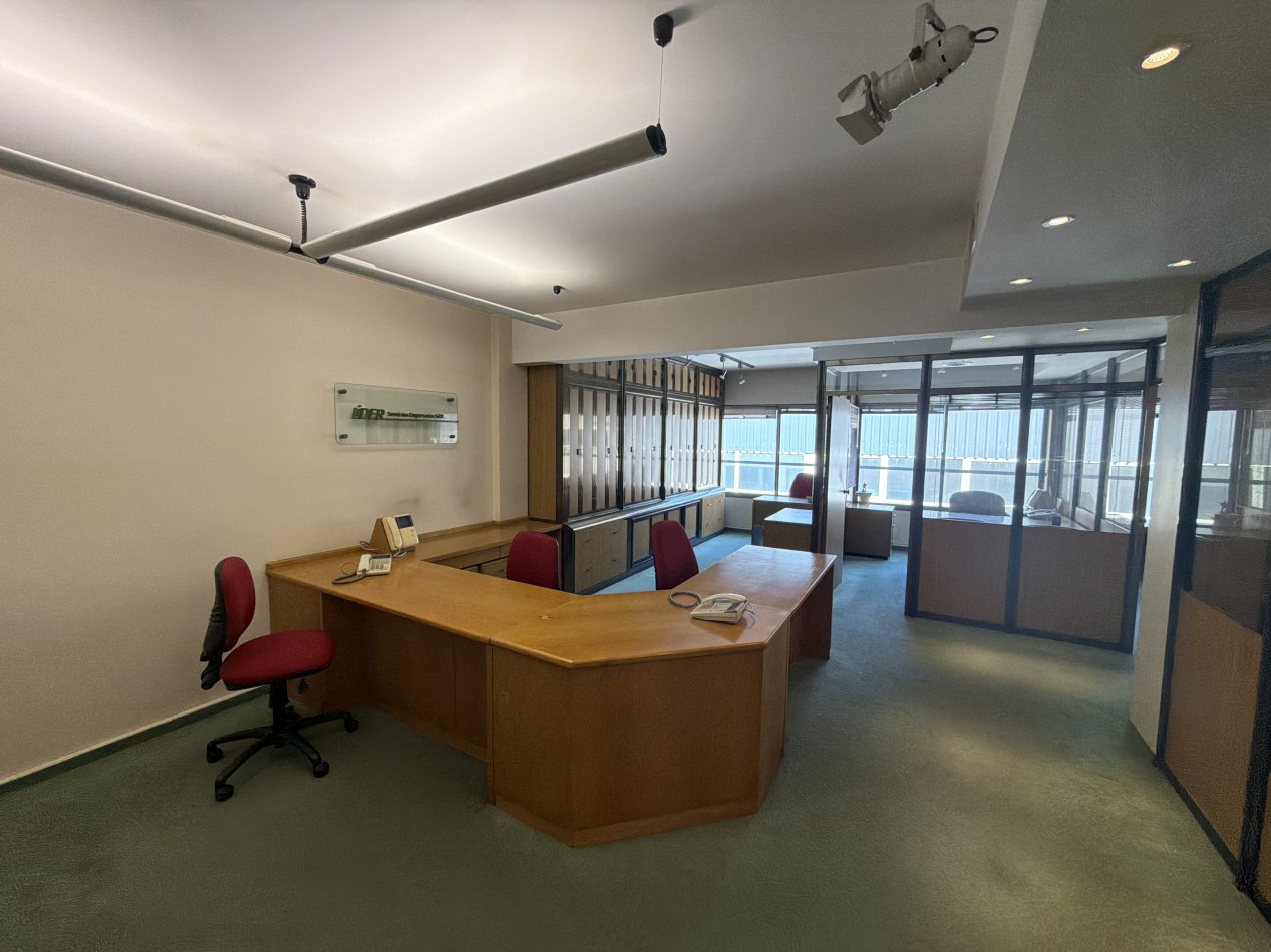 Hermosa y muy funcional oficina en venta 