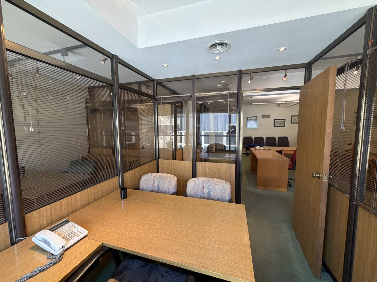 Hermosa y muy funcional oficina en venta 