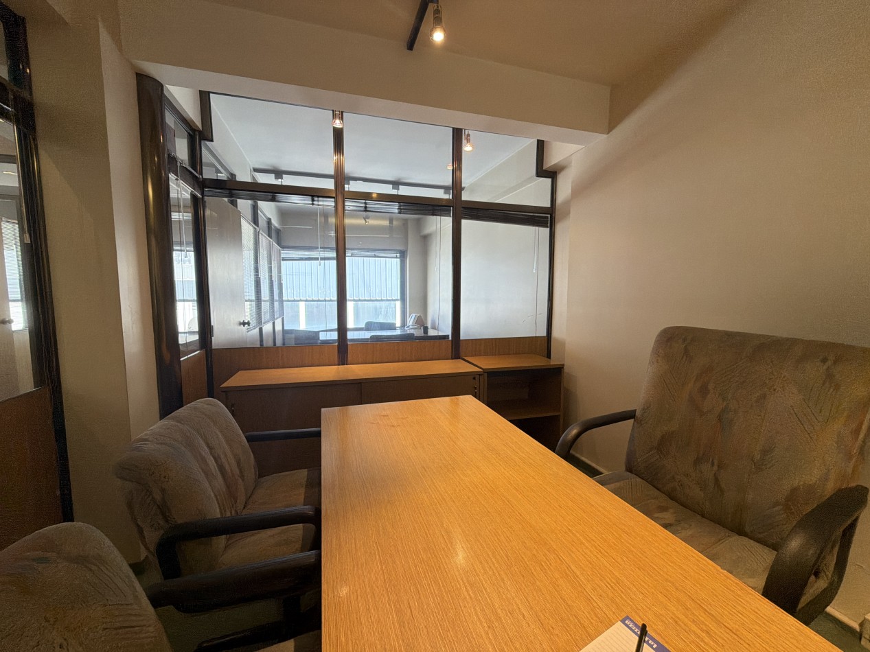 Hermosa y muy funcional oficina en venta 