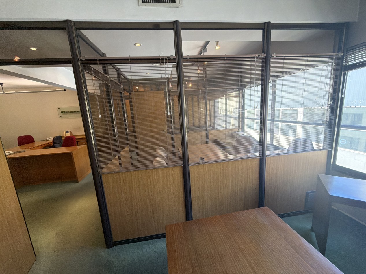 Hermosa y muy funcional oficina en venta 