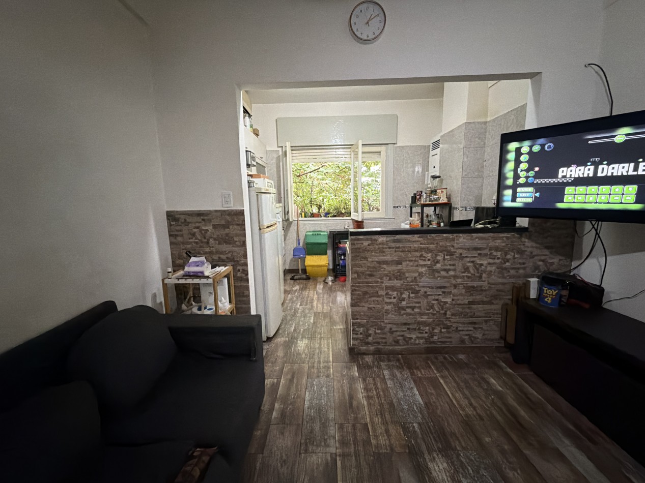 4 ambientes al frente con baño y cocina reciclados