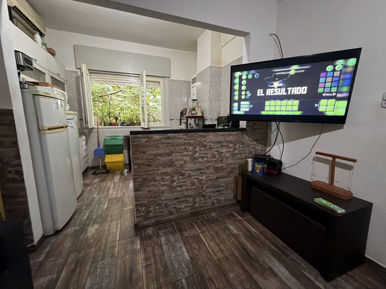 4 ambientes al frente con baño y cocina reciclados