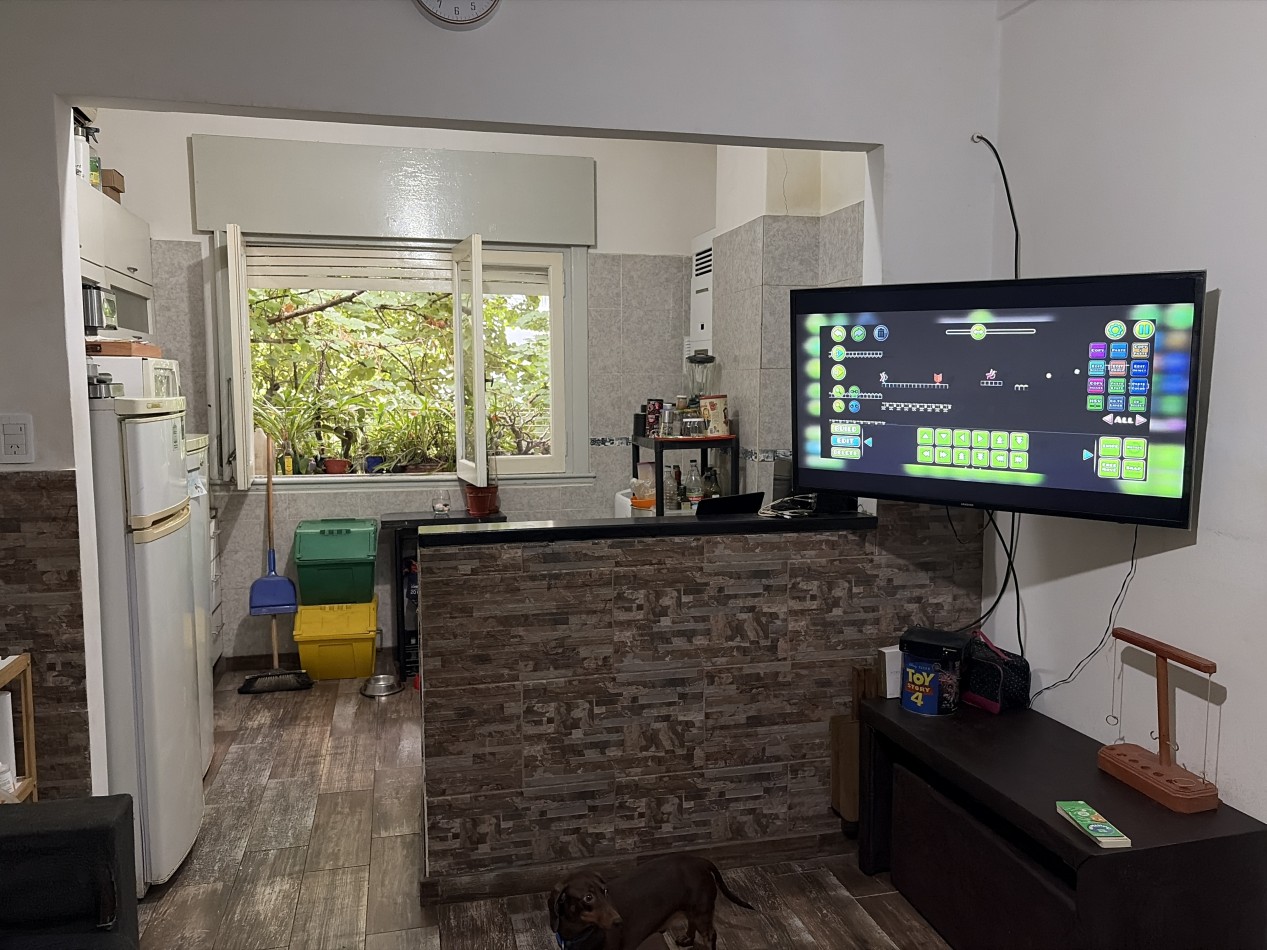 4 ambientes al frente con baño y cocina reciclados