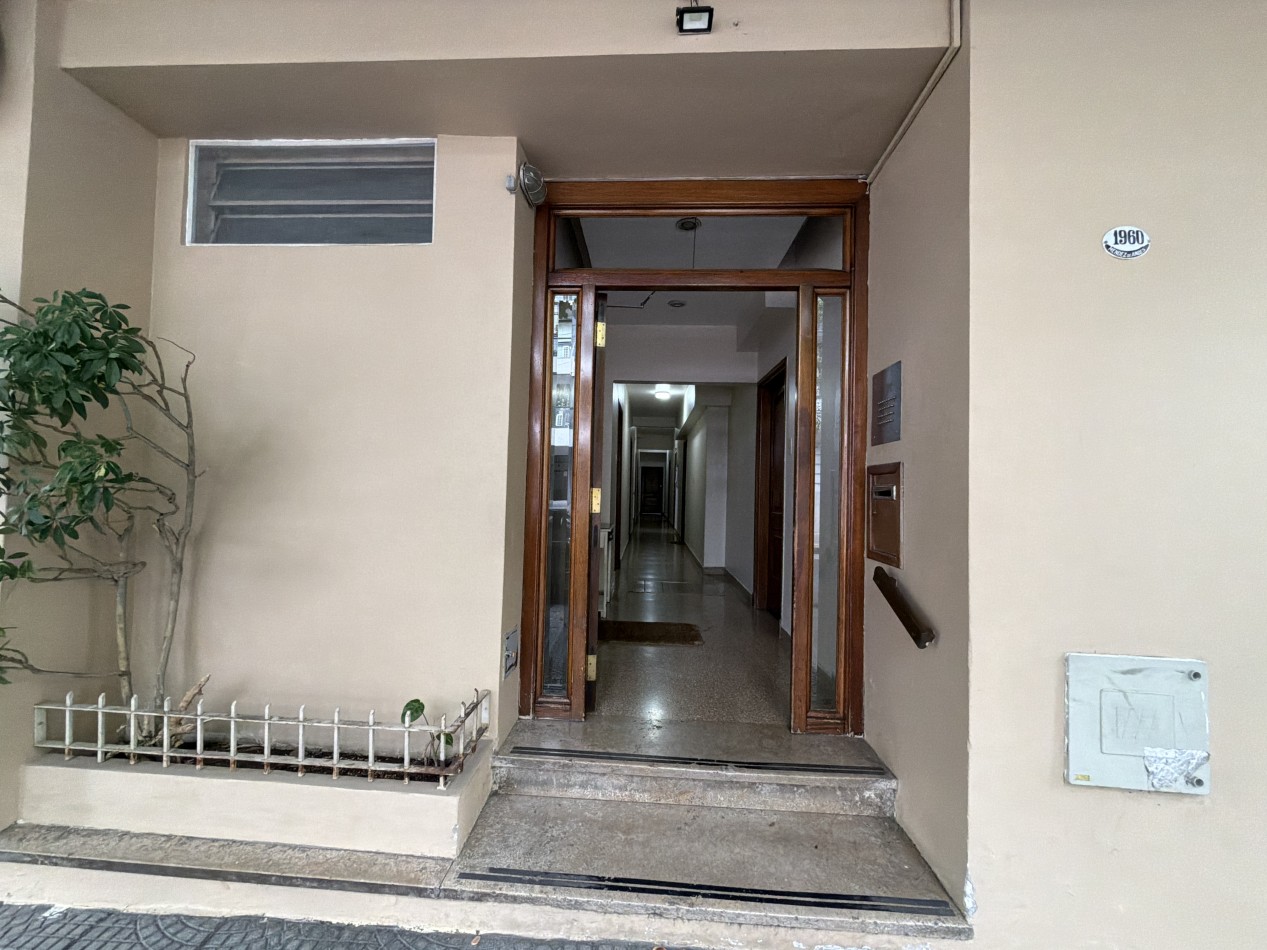 4 ambientes al frente con baño y cocina reciclados