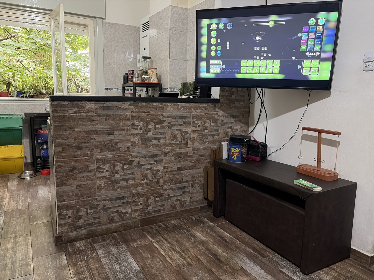 4 ambientes al frente con baño y cocina reciclados