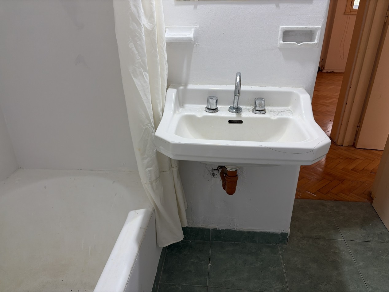 2 ambientes luminoso muy bien ubicados 