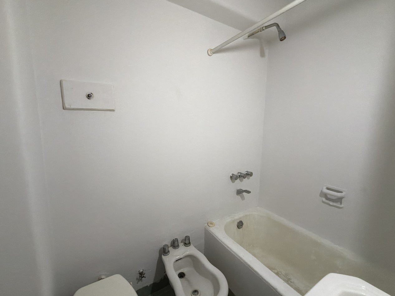 2 ambientes luminoso muy bien ubicados 