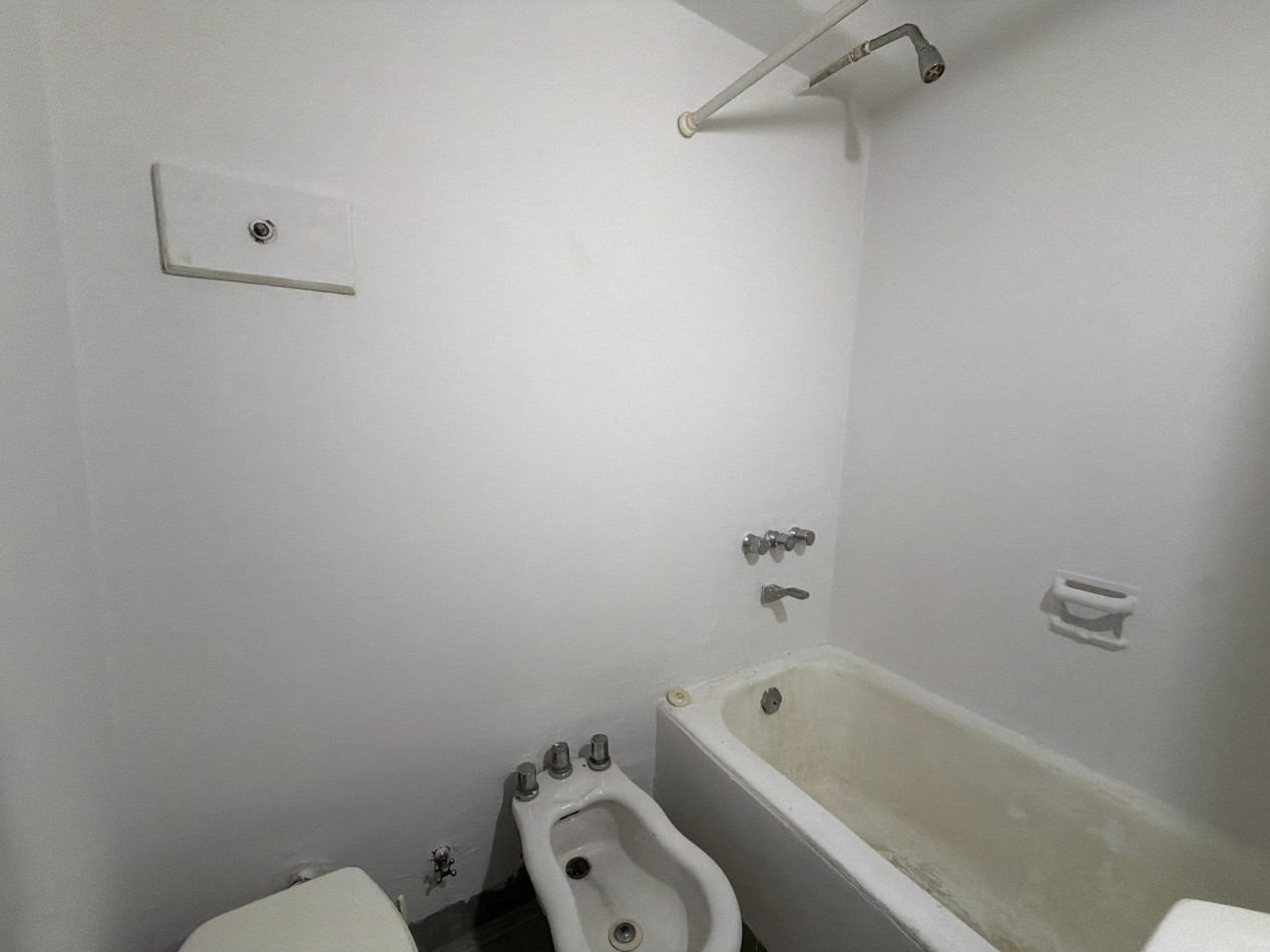 2 ambientes luminoso muy bien ubicados 