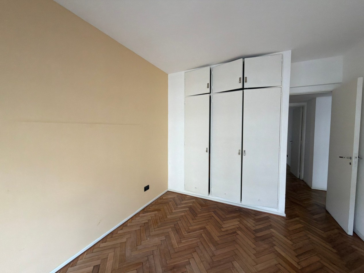 4 ambientes al frente + habitacion de servicio + espacio guarda coche fijo + Baulera 
