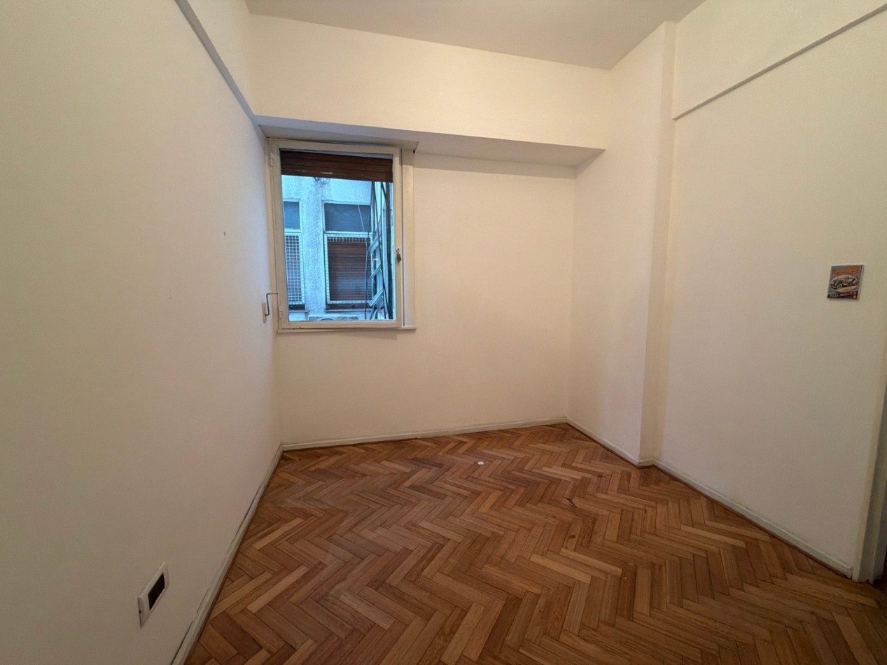 4 ambientes al frente + habitacion de servicio + espacio guarda coche fijo + Baulera 