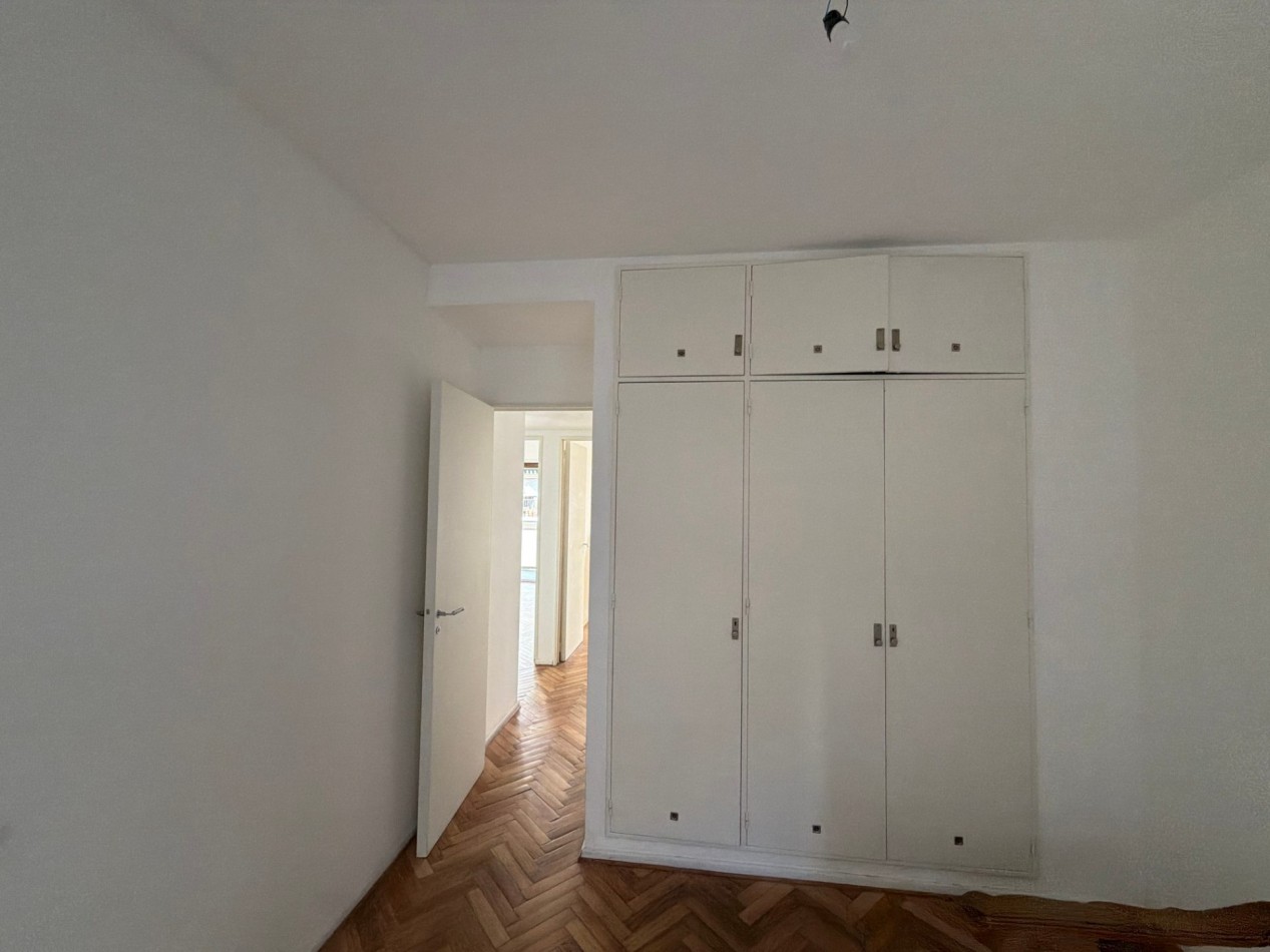 4 ambientes al frente + habitacion de servicio + espacio guarda coche fijo + Baulera 
