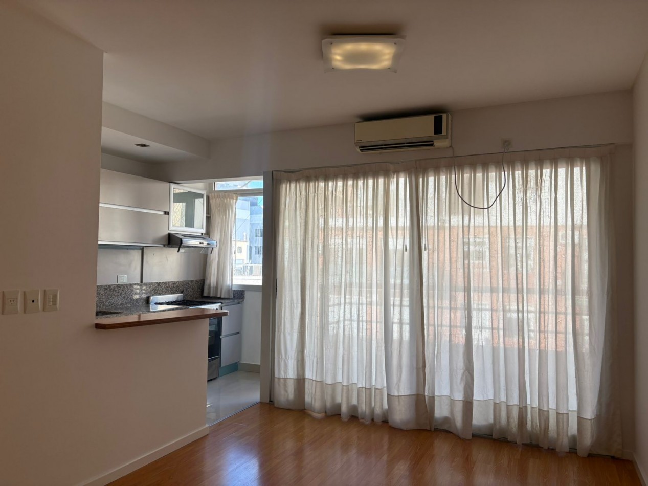 2 ambientes con balcon baño y toilette 