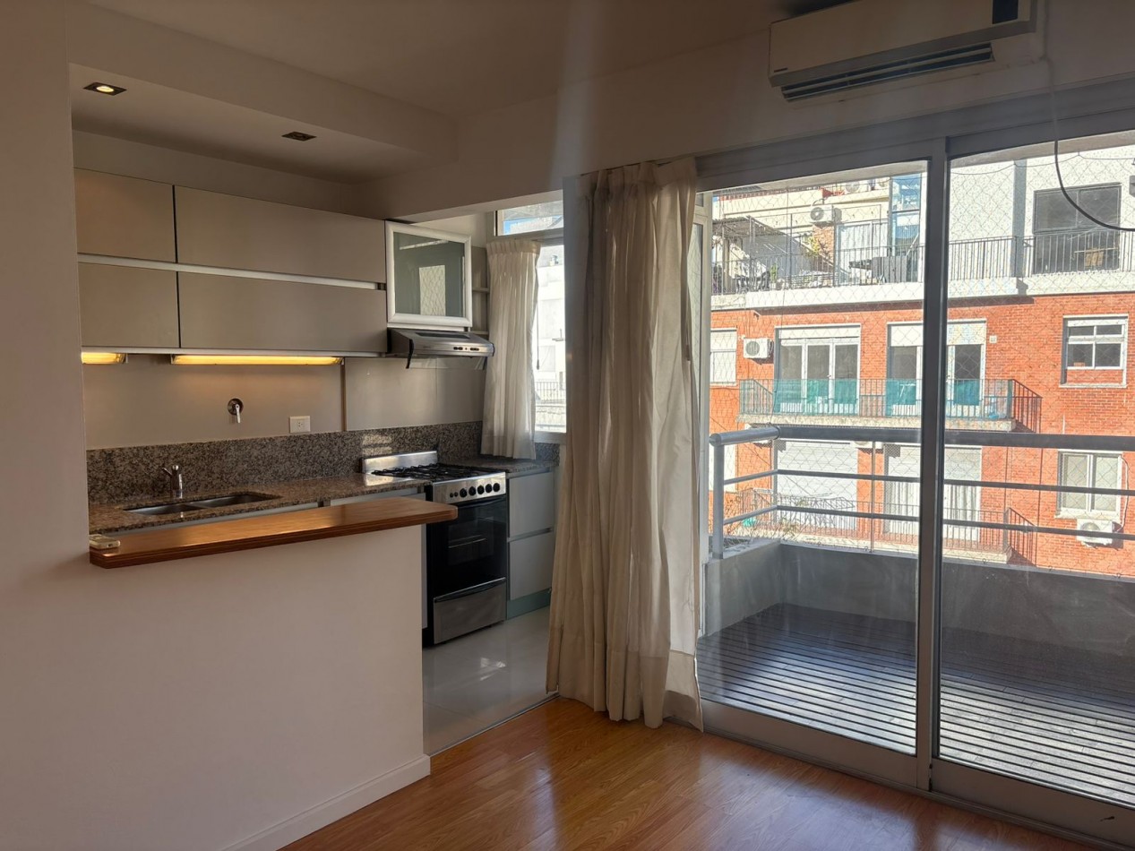 2 ambientes con balcon baño y toilette 