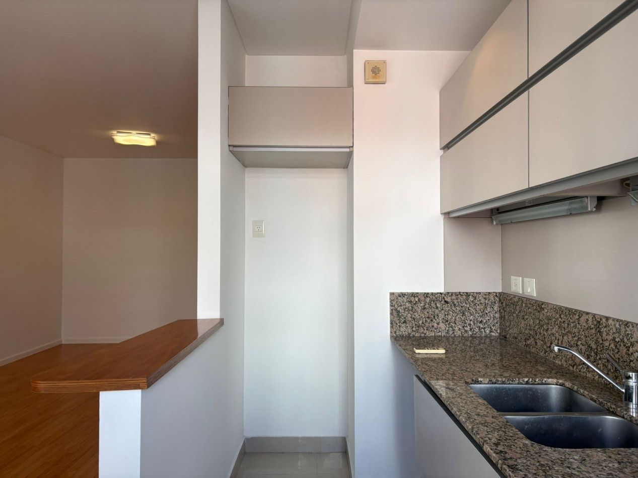 2 ambientes con balcon baño y toilette 