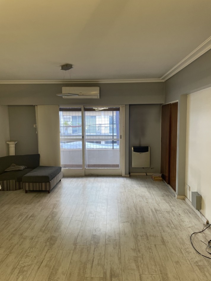 PH tipo casa sin expensas de 4 ambientes destino comercial o profesional.