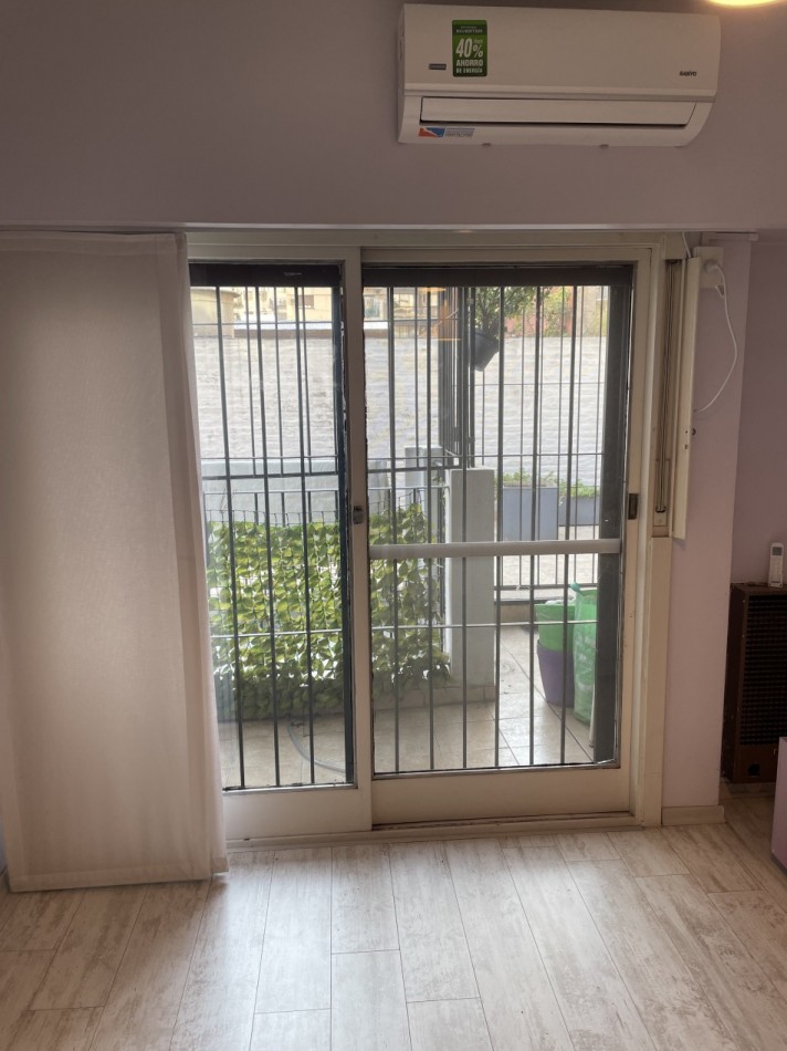 PH tipo casa sin expensas de 4 ambientes destino comercial o profesional.