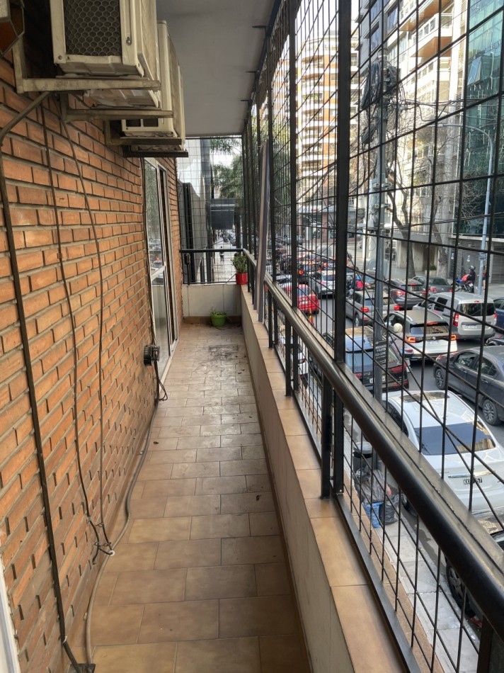 PH tipo casa sin expensas de 4 ambientes destino comercial o profesional.