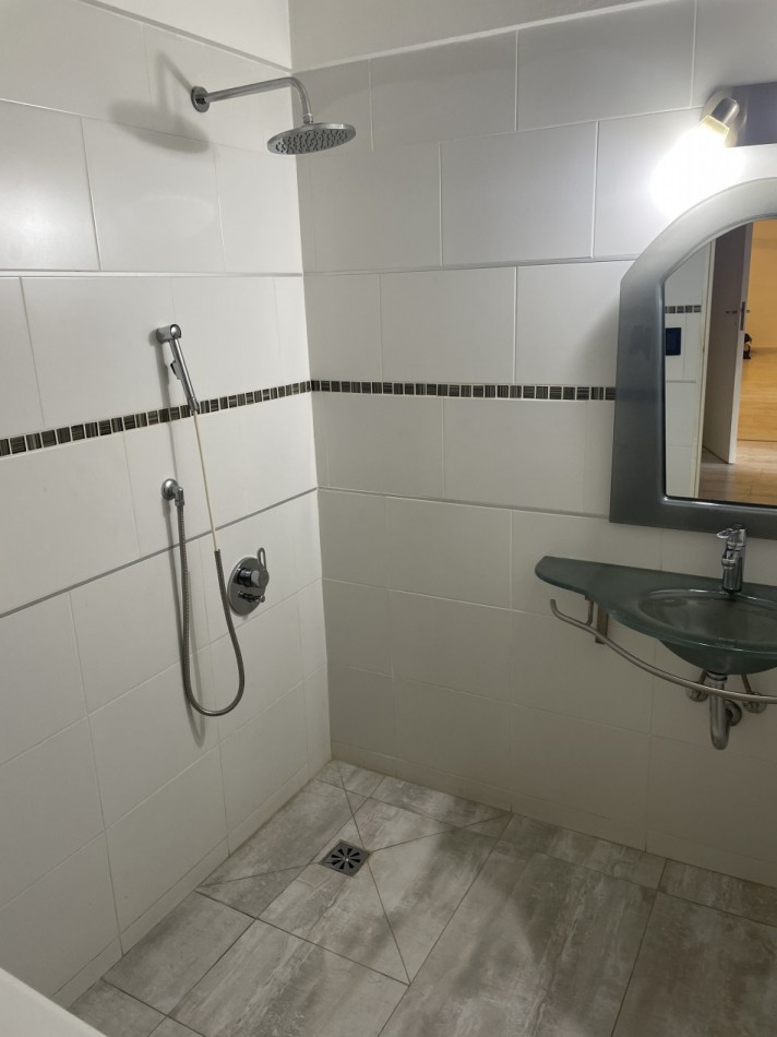PH tipo casa sin expensas de 4 ambientes destino comercial o profesional.