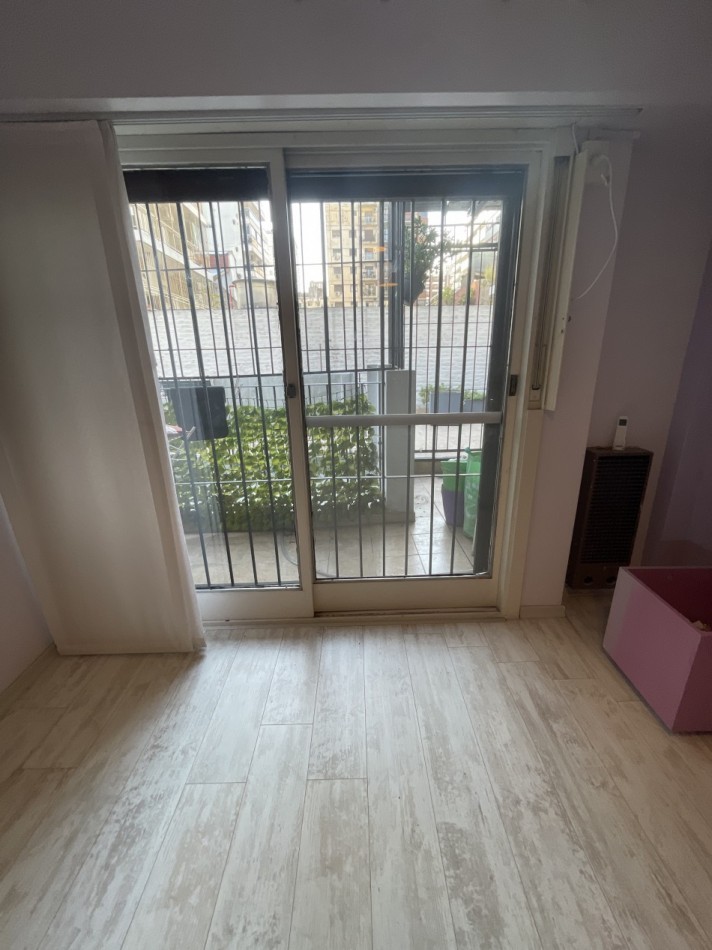 PH tipo casa sin expensas de 4 ambientes destino comercial o profesional.