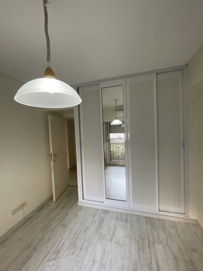PH tipo casa sin expensas de 4 ambientes destino comercial o profesional.