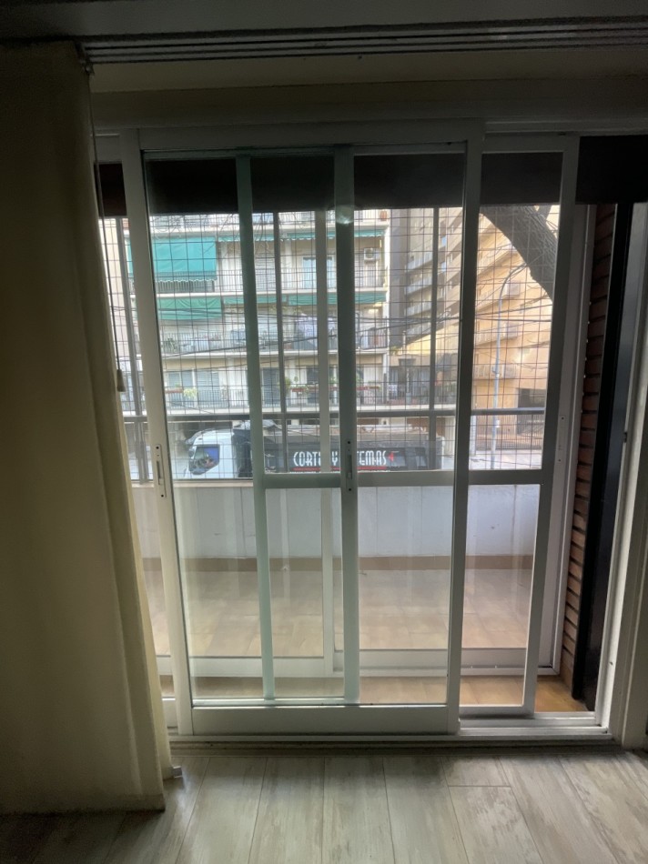 PH tipo casa sin expensas de 4 ambientes destino comercial o profesional.