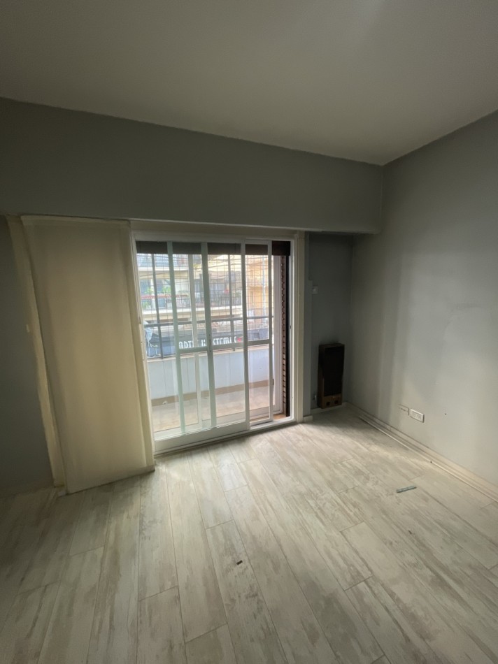 PH tipo casa sin expensas de 4 ambientes destino comercial o profesional.