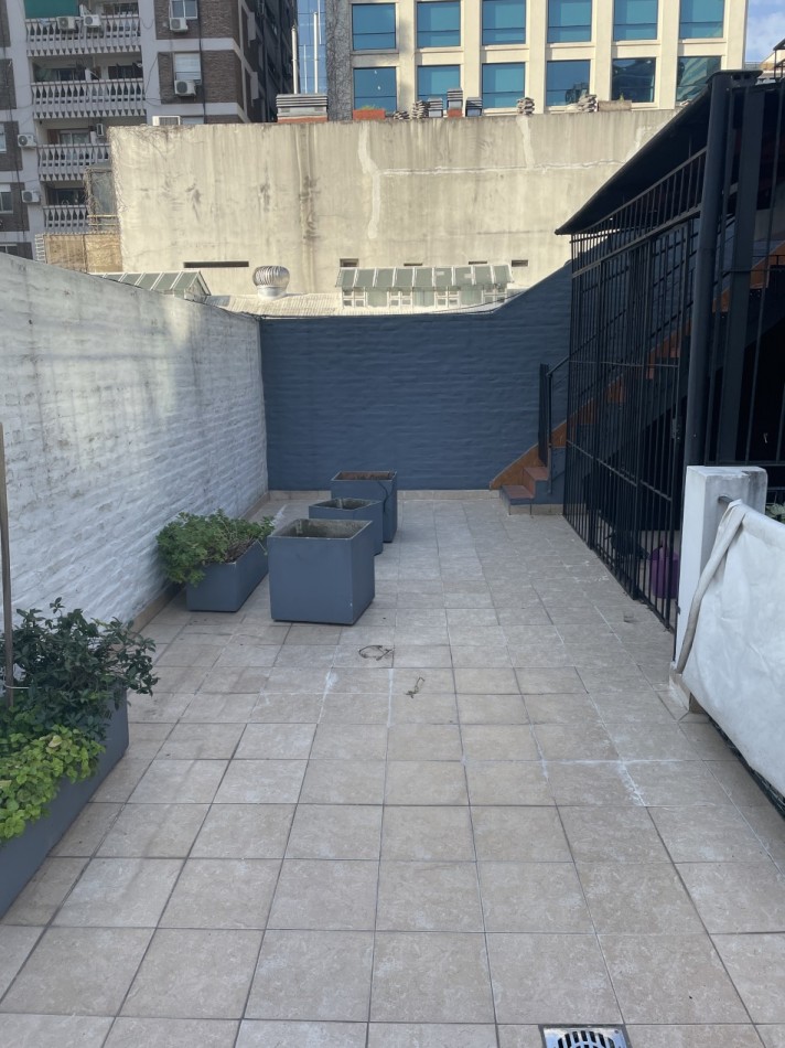 PH tipo casa sin expensas de 4 ambientes destino comercial o profesional.