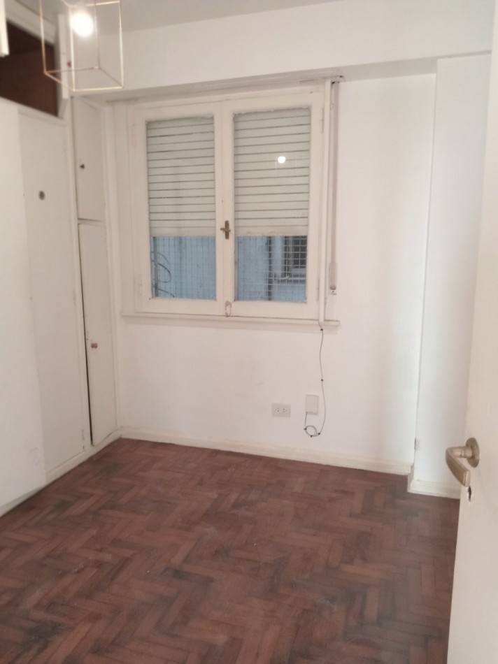 3 ambientes al frente con balcon