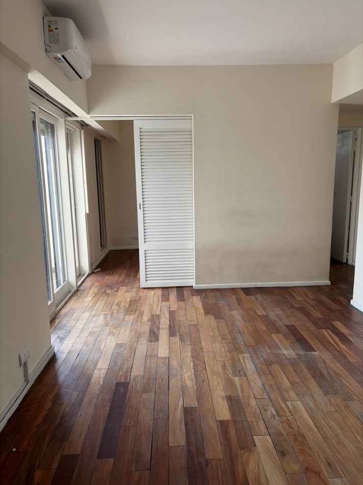 2 ambientes con balcon muy luminosos 