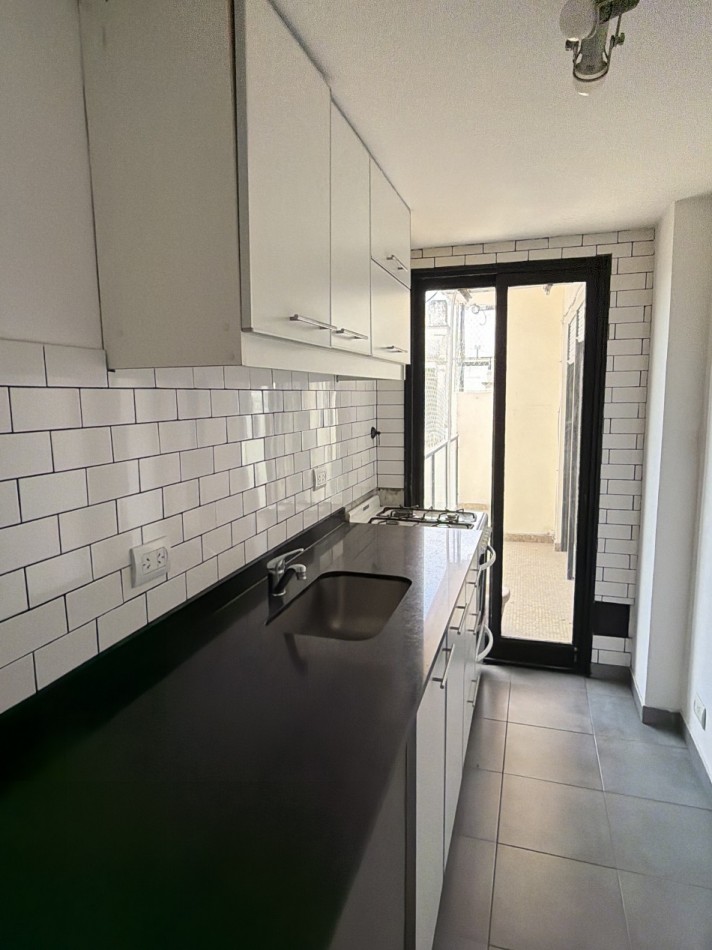 2 ambientes con balcon muy luminosos 