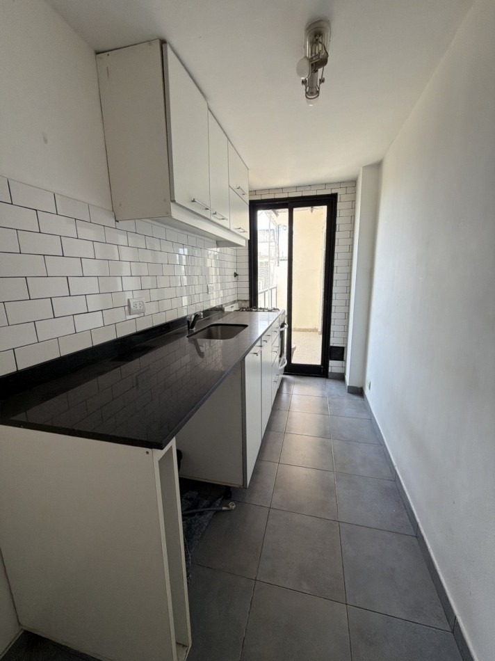 2 ambientes con balcon muy luminosos 