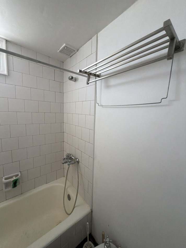 2 ambientes con balcon muy luminosos 