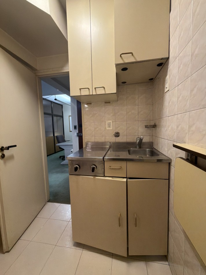 Hermosa y muy funcional oficina en venta 