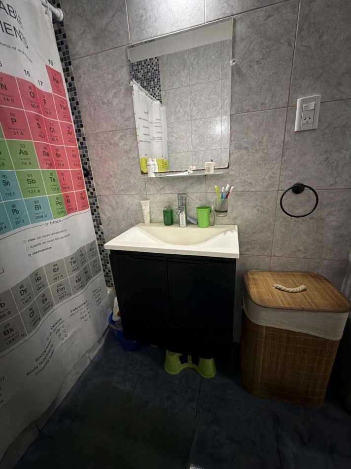 4 ambientes al frente con baño y cocina reciclados