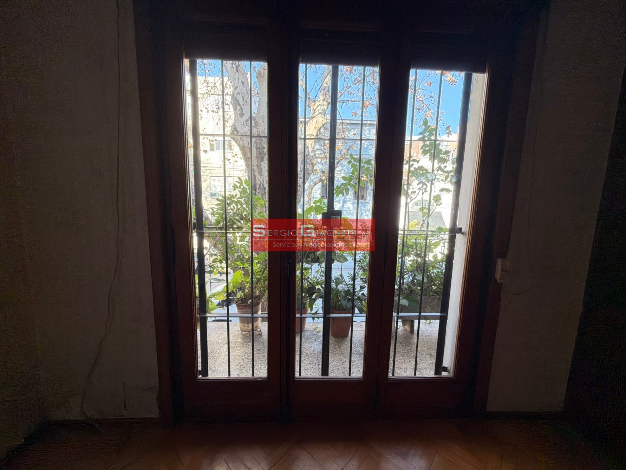 PH de 3 ambientes mas quincho al frente con balcon 
