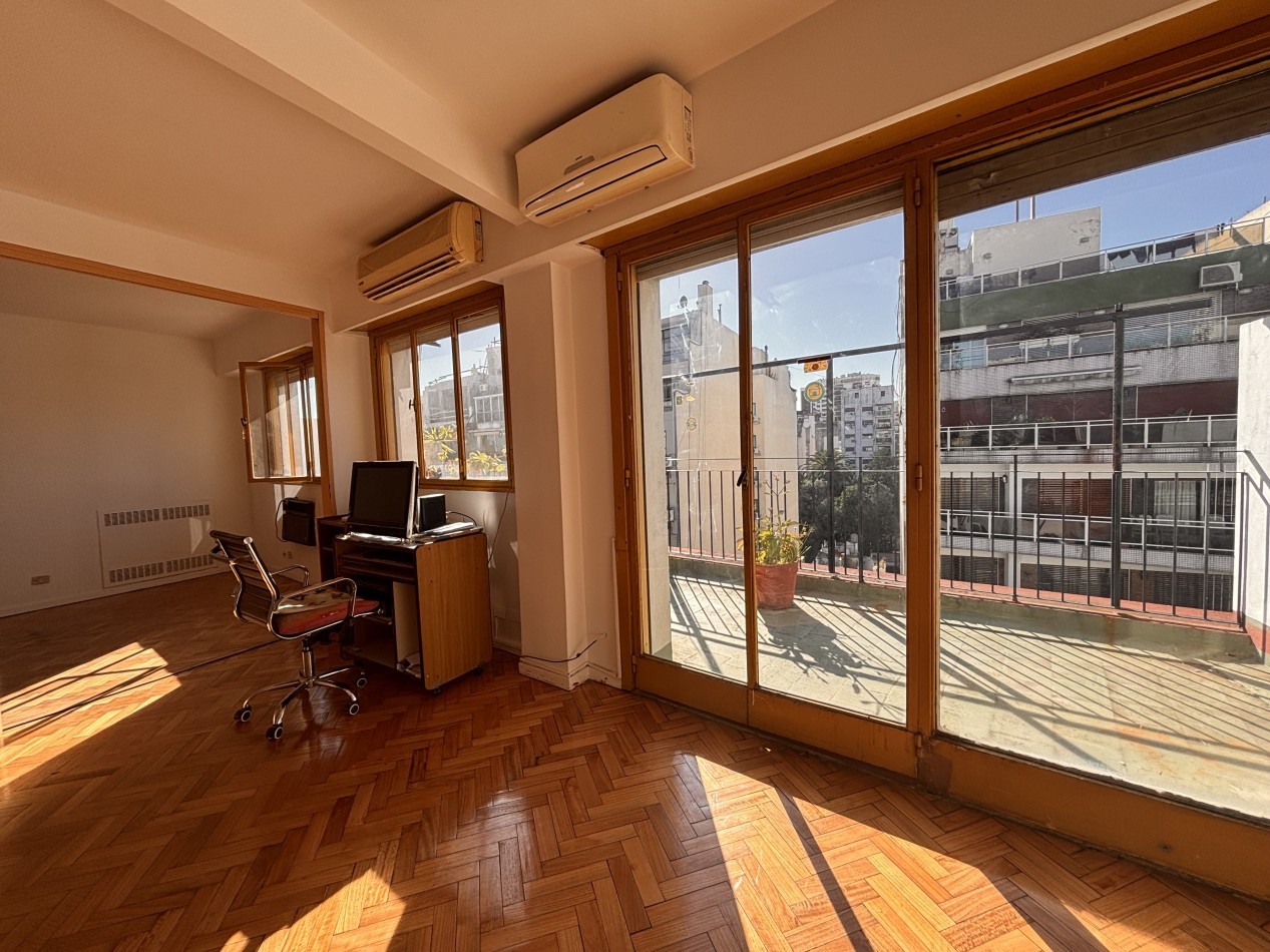 3 ambientes al frente con balcon terraza.