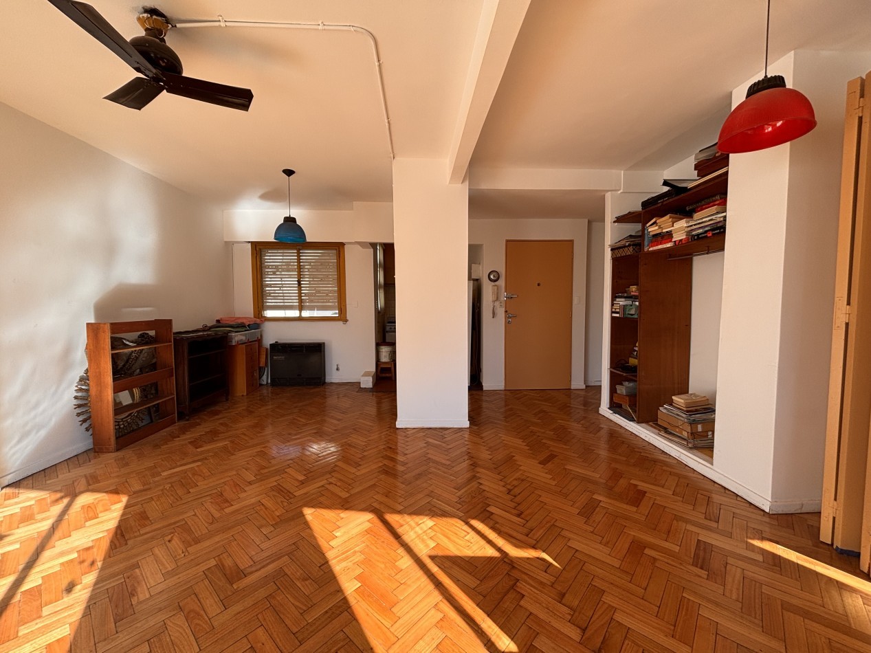 3 ambientes al frente con balcon terraza.