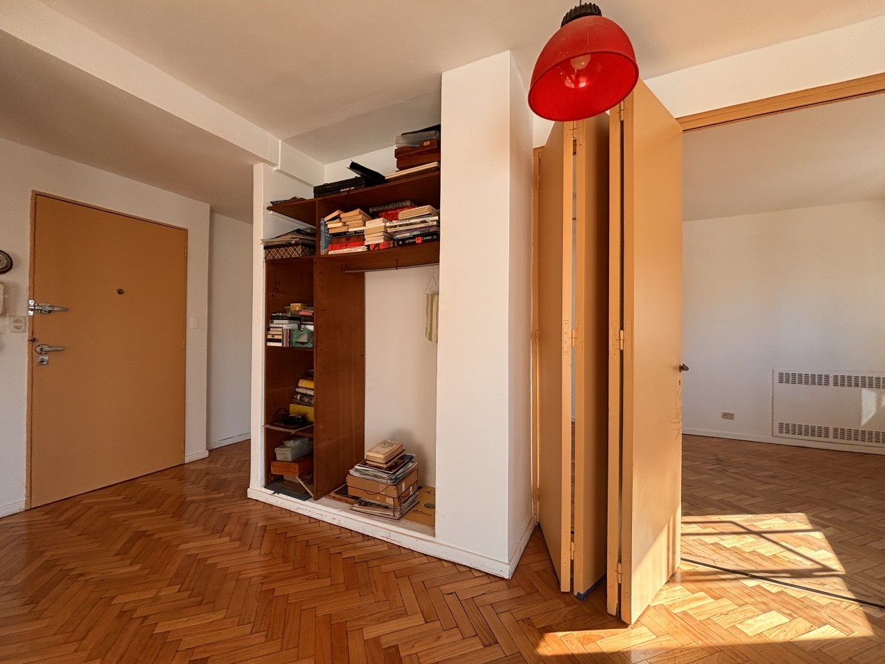 3 ambientes al frente con balcon terraza.