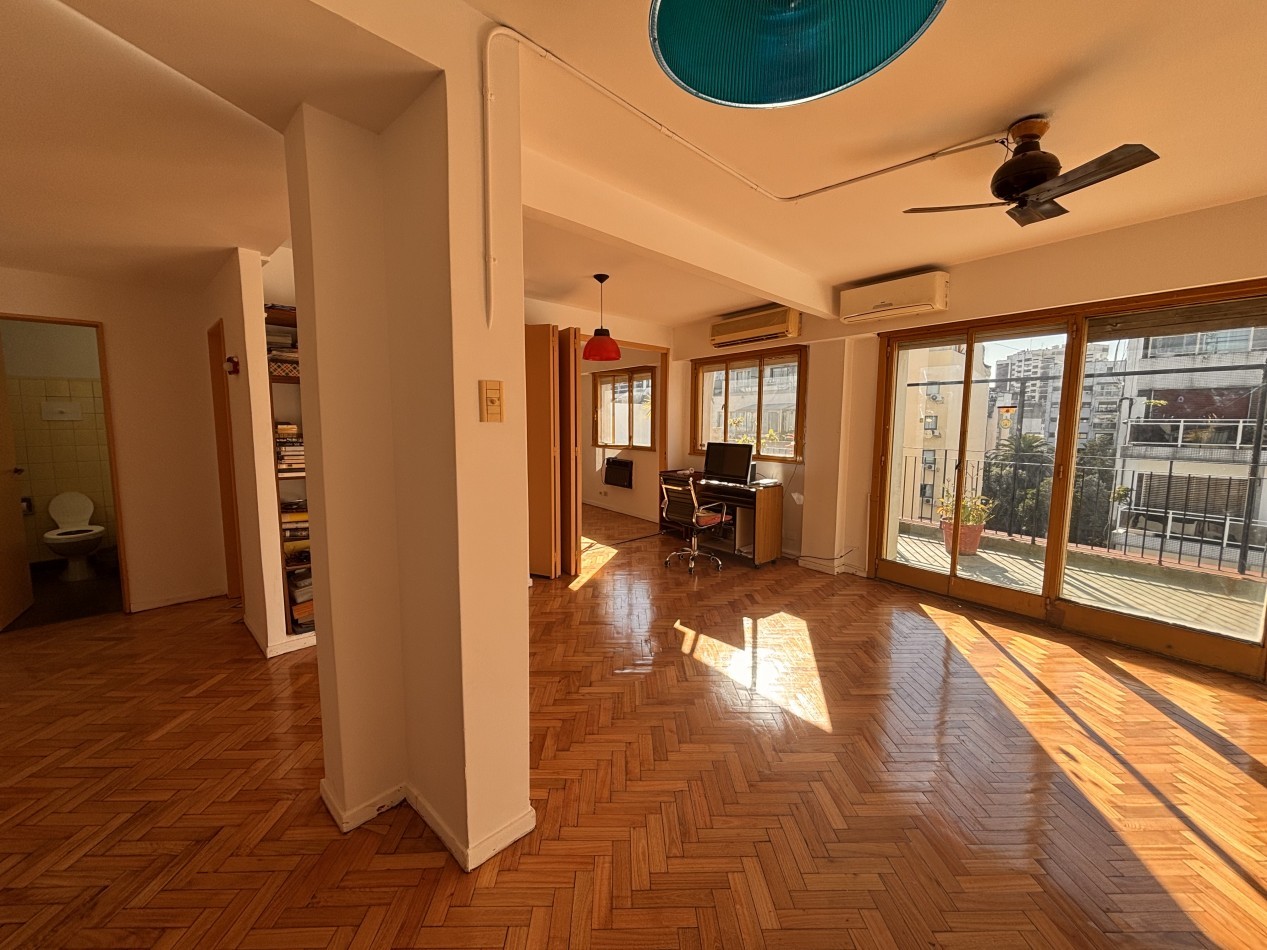 3 ambientes al frente con balcon terraza.