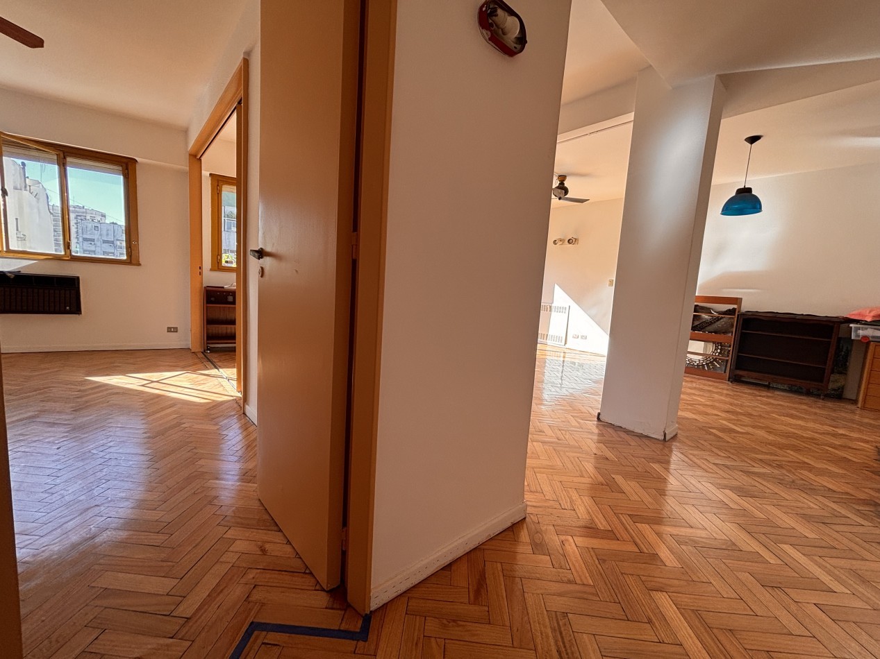 3 ambientes al frente con balcon terraza.