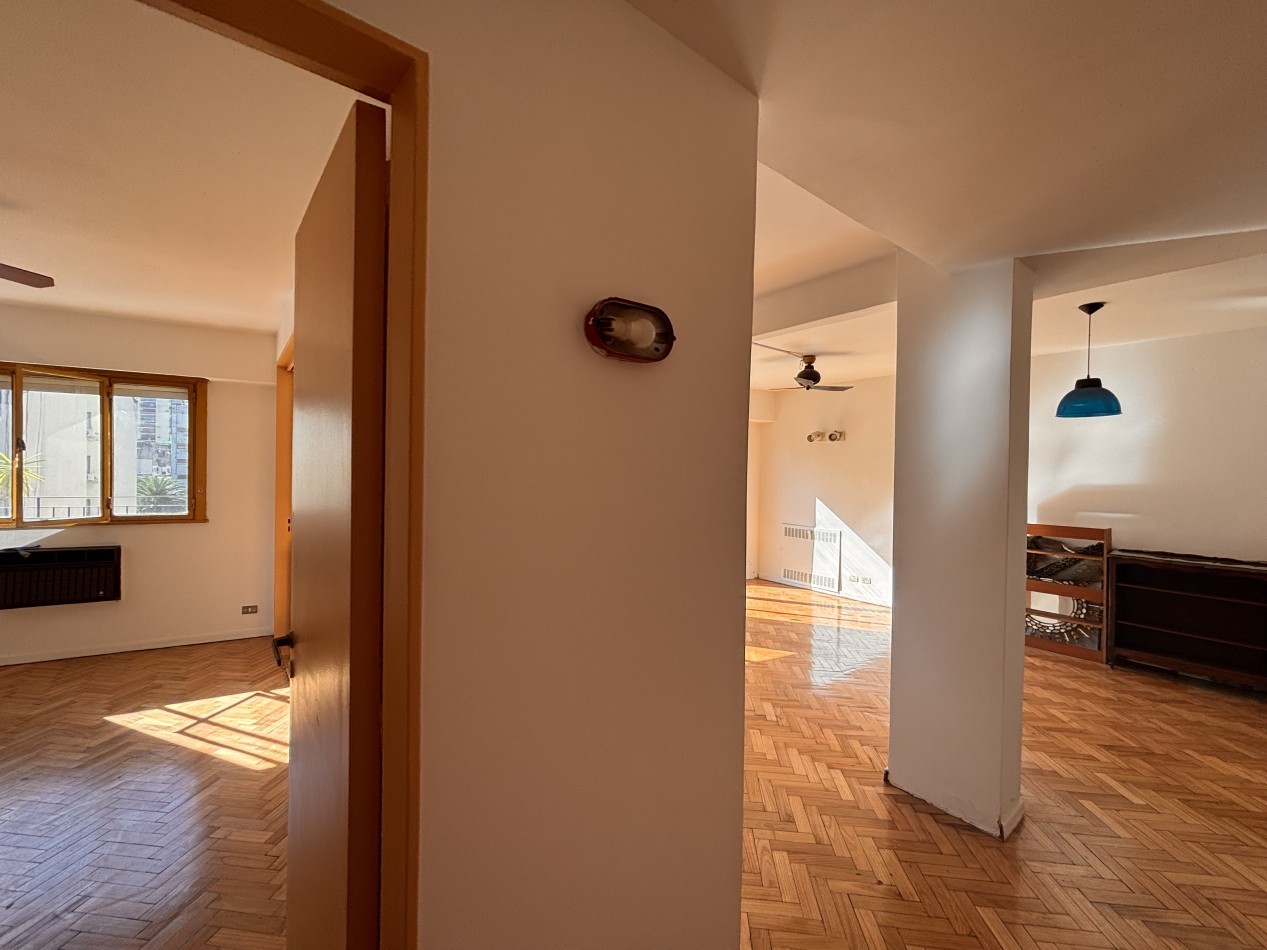 3 ambientes al frente con balcon terraza.