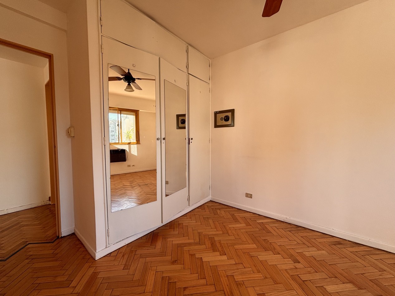 3 ambientes al frente con balcon terraza.