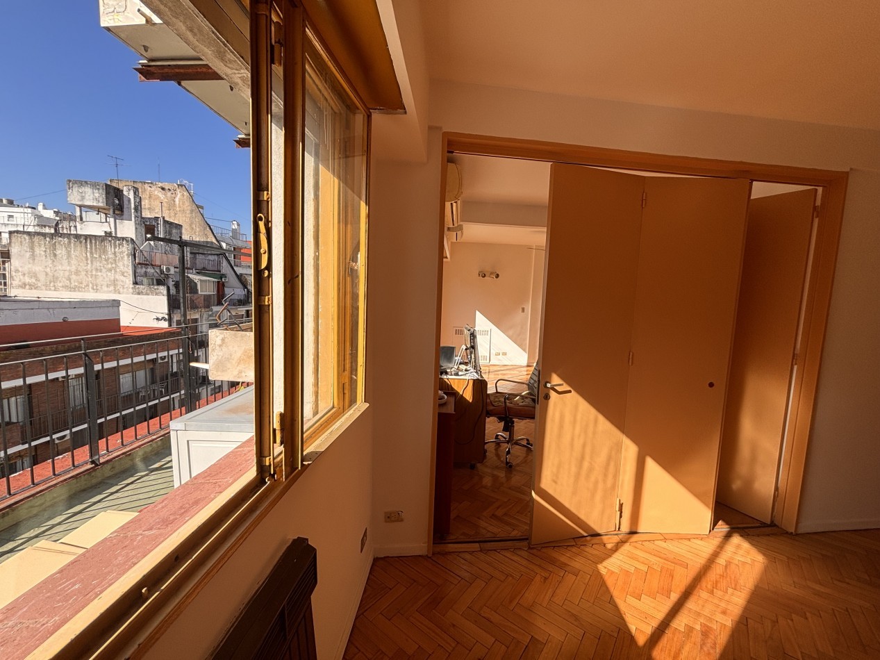 3 ambientes al frente con balcon terraza.