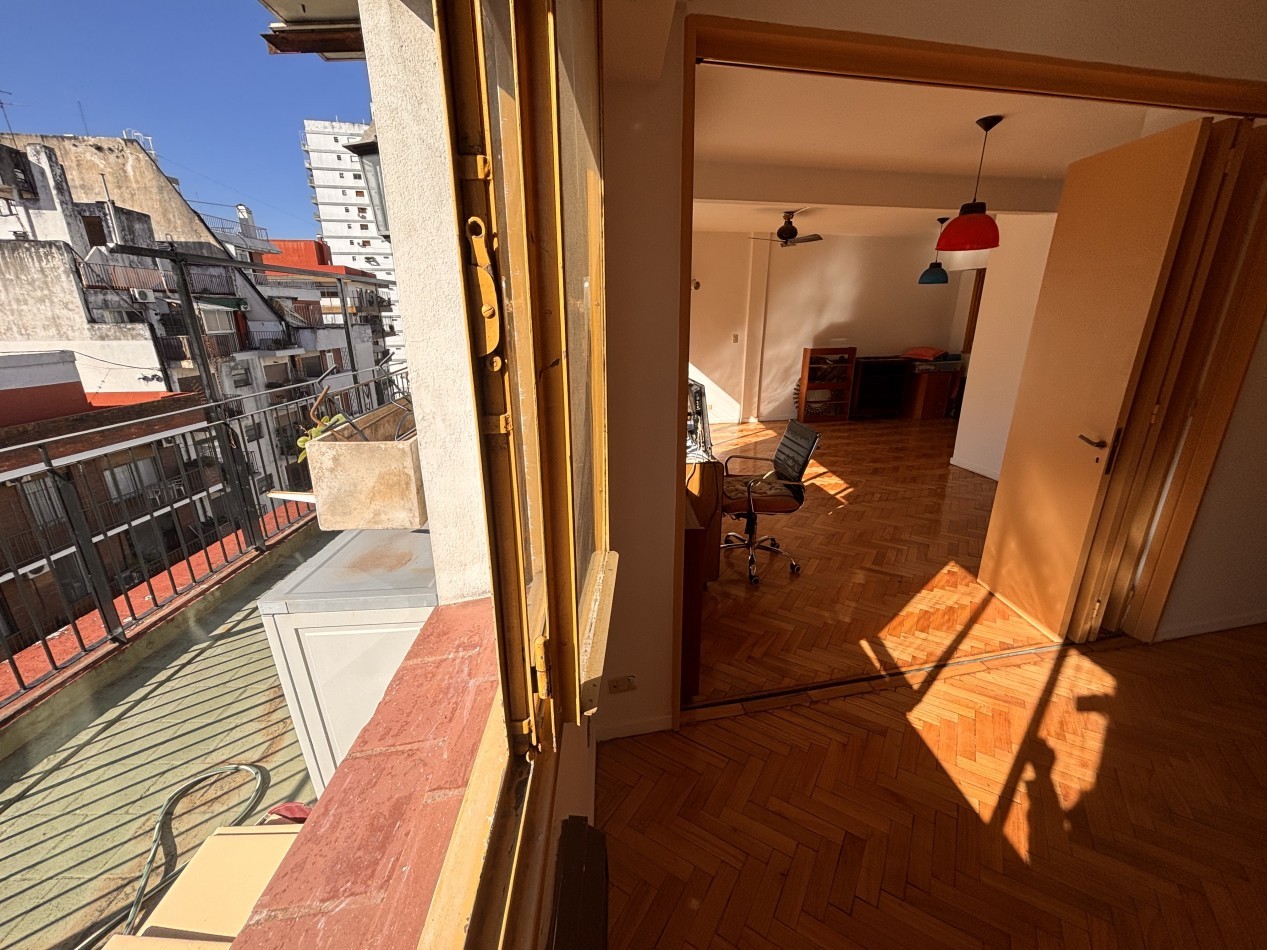3 ambientes al frente con balcon terraza.